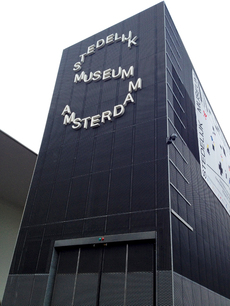 музей современного искуства Stendelijk (дизайн логотипа Линда Ван Дерсен)